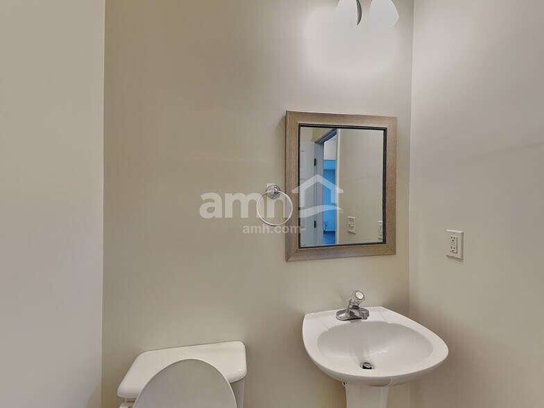 Building Photo - 4305 Windale Dr NW