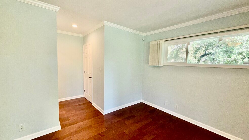Building Photo - 1385 Greenmont Dr