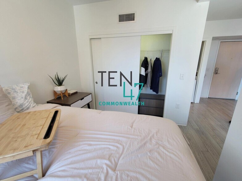 Building Photo - 1047 Commonwealth Ave