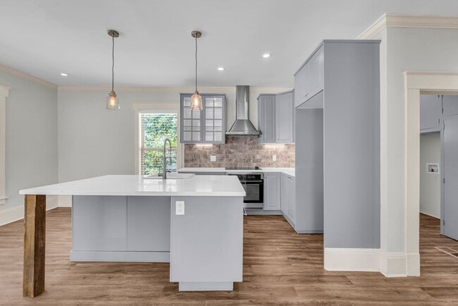 Building Photo - Renovated 3 Bedroom 3.5 Bath Home for Rent!