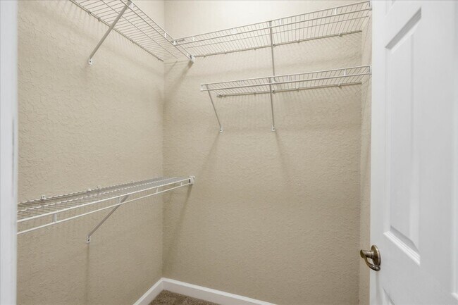 Building Photo - 290 Westlawn Dr