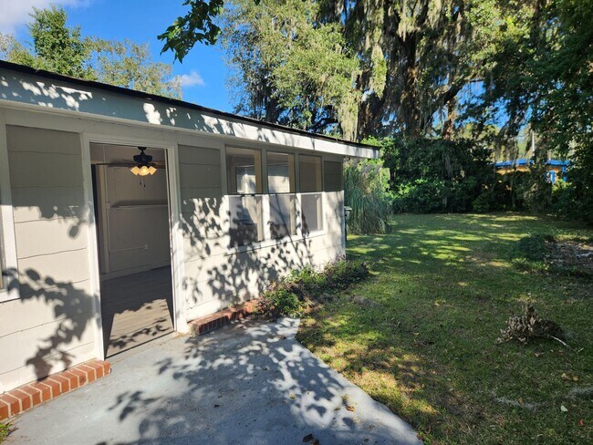 Building Photo - 19 Hughes Ave