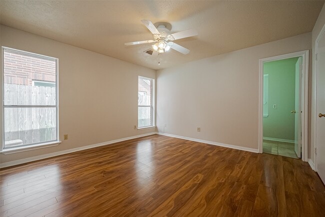 Building Photo - 3007 Cloverdale Dr