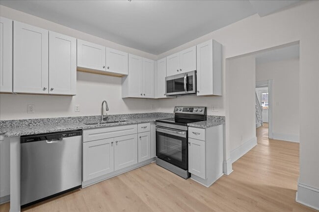 Building Photo - 258 Douglas Ave