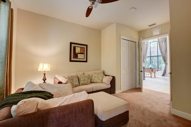 Building Photo - 3424 Collonade Dr