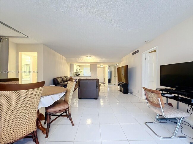 Building Photo - 4545 Luxemburg Ct