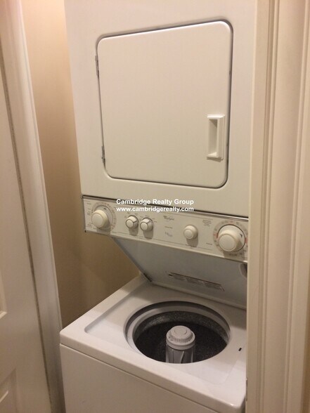 Building Photo - 154 Magazine St