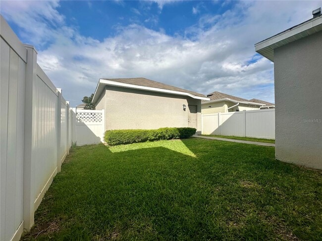 Building Photo - 10247 Love Story St