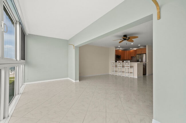 Building Photo - 400 Wilma Cir