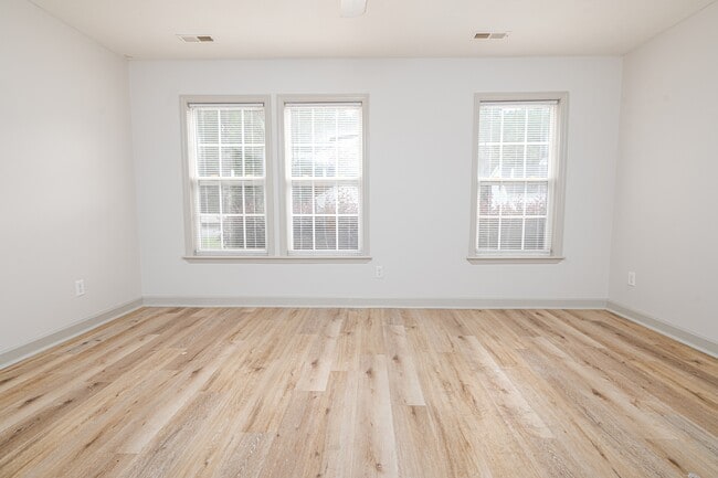 Building Photo - 614 Walnut Dr