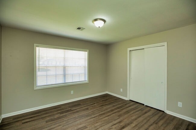 Building Photo - ** 4 Bed 2 Bath Located in Prattville ** C...