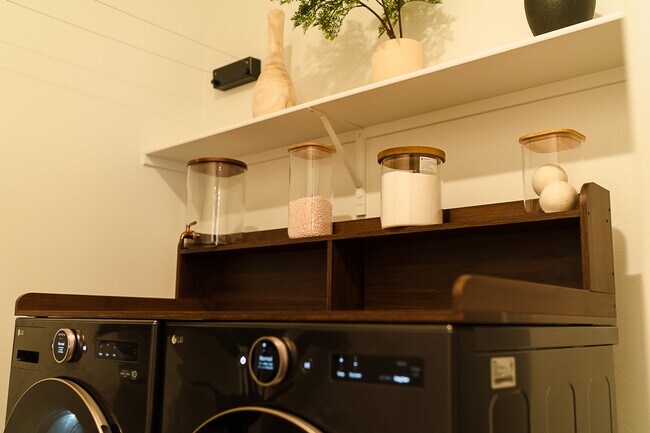 Building Photo - 36351 Elizabeth Ln