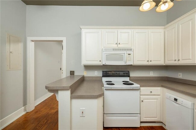 Building Photo - 347 Rollston Ave
