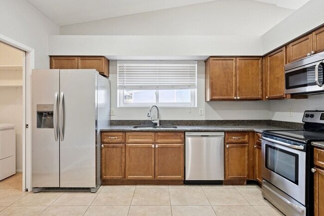 Building Photo - Three bedroom, two bath home!