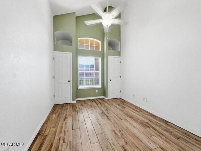 Building Photo - 10888 Loma Franklin Dr