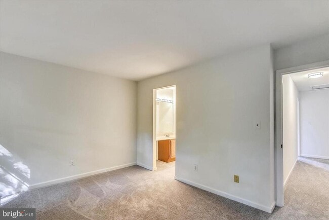 Building Photo - 13 Janwall Ct