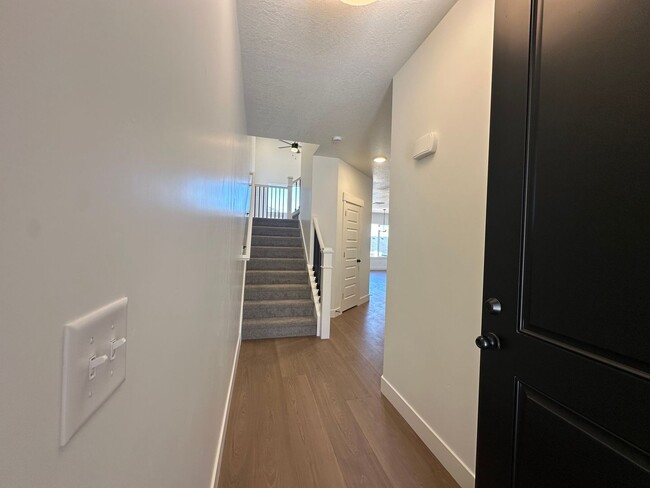 Building Photo - 5260 Acacia Dr