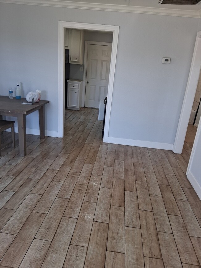 Building Photo - 1222 Teal St