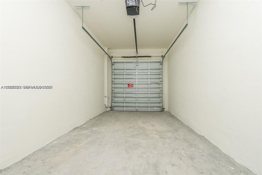 Building Photo - 10245 NW 63rd Ter