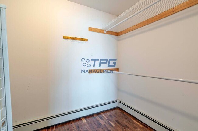 Building Photo - 8 Windsor Dr