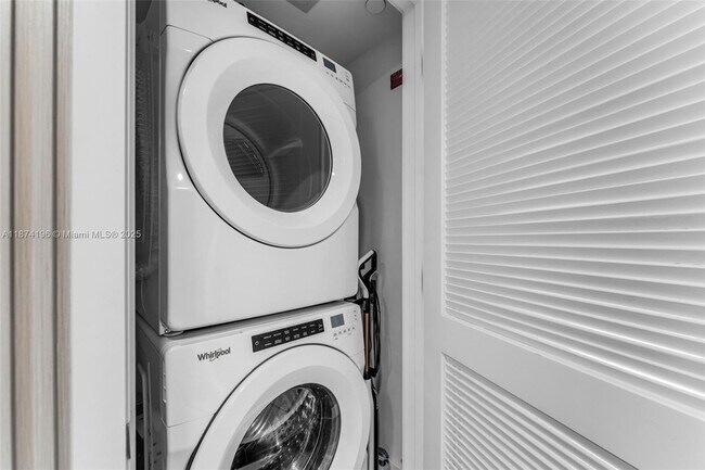 Building Photo - 159 NE 6th St