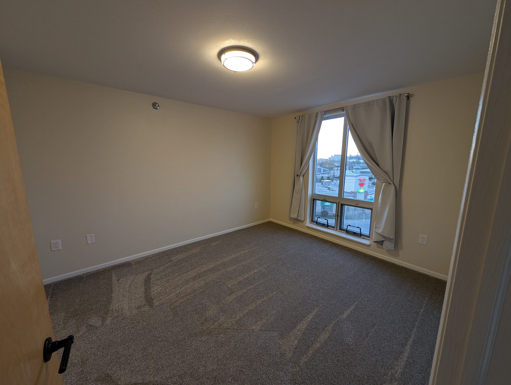 Building Photo - 2121 S Kinnickinnic Ave