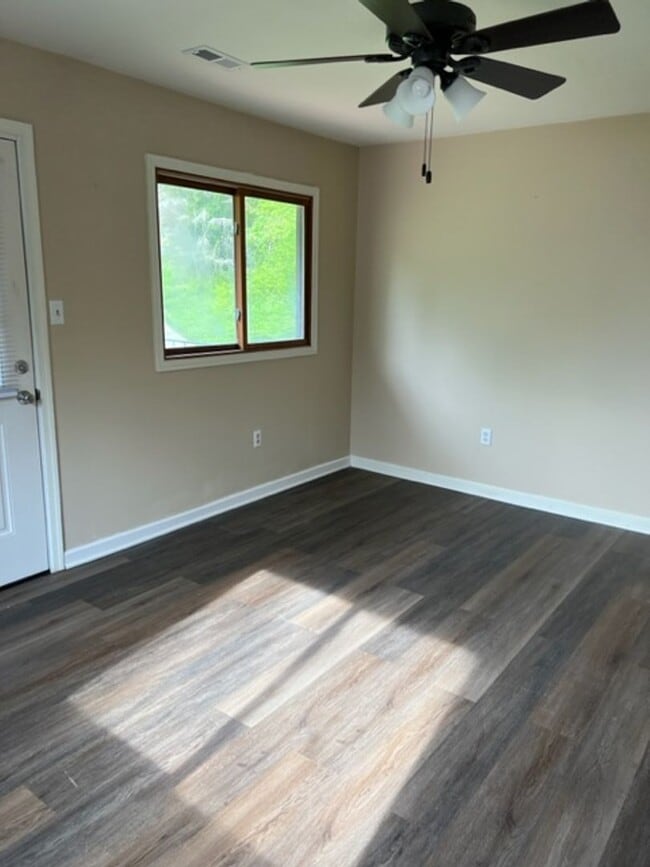 Building Photo - 439 W Nelson St