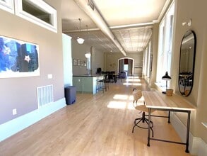 Building Photo - Enormous Upper Floor Unit in Heart of Downtown MKE