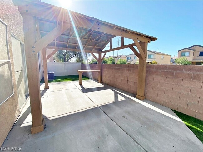 Building Photo - 5281 Valencia Crest Ave