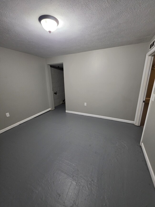 Building Photo - 132 N 35th Ave