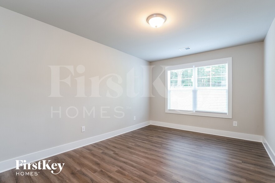 Building Photo - 7110 Lawson Dr