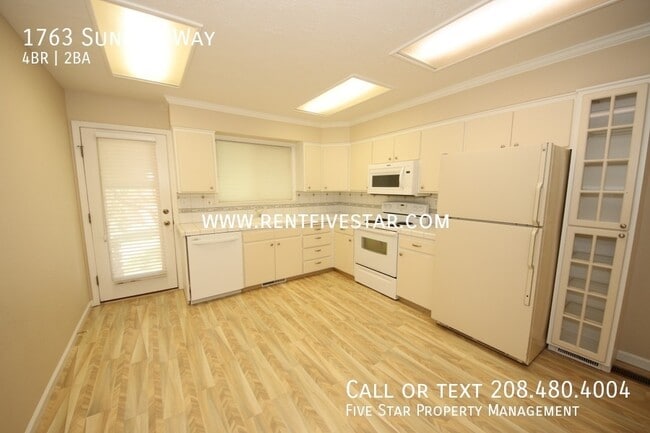 Building Photo - 1763 Sunrise Way