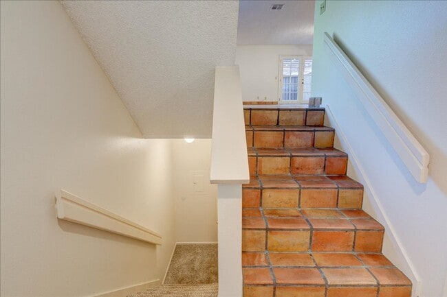 Building Photo - Spacious 2-Bedroom Townhome in a Private, ...