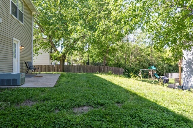 Building Photo - 5005-5007 Carrie Ridge Dr.