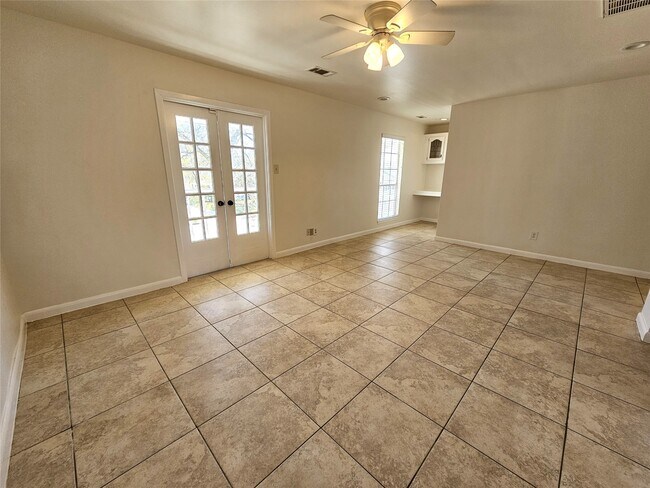 Building Photo - 347 Forest Lake Dr