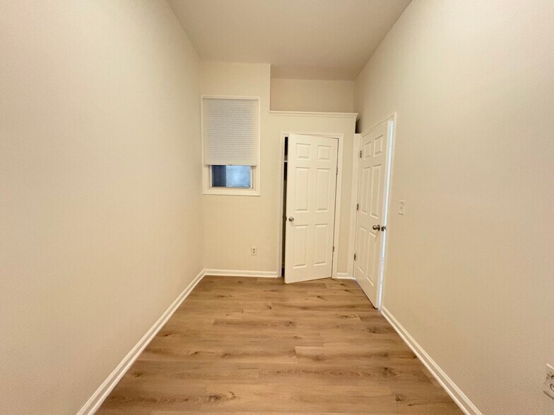 Building Photo - 614 Bramhall Ave