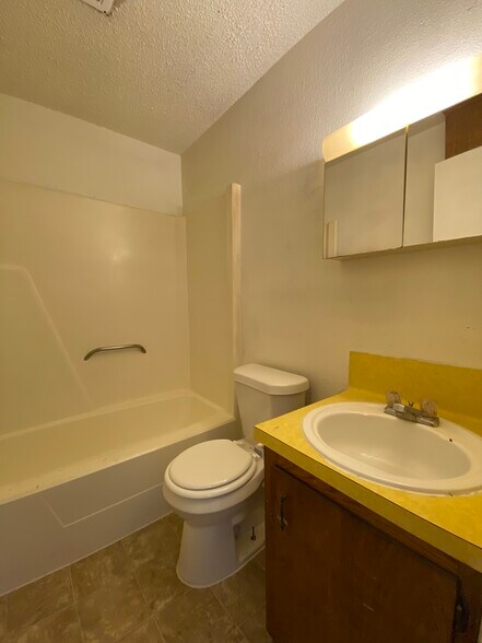 Building Photo - 1105 Parmer Ave