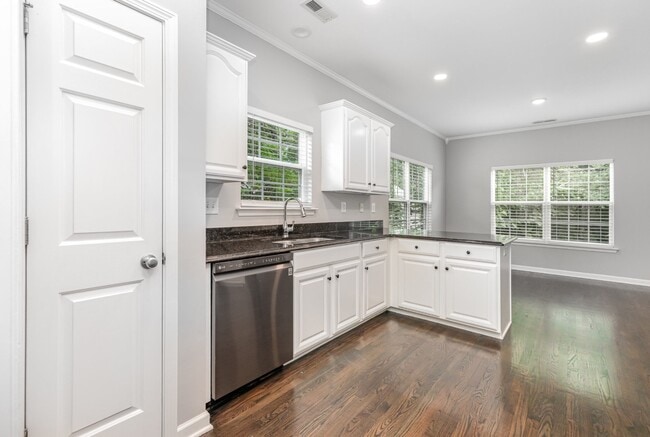 Building Photo - 8526 Suttonview Dr
