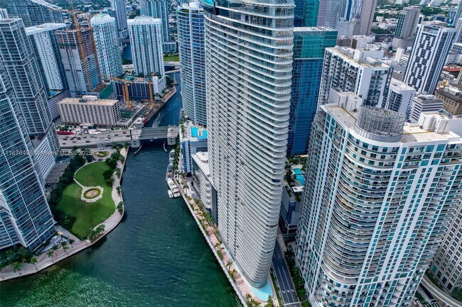 Building Photo - 300 Biscayne Blvd Way