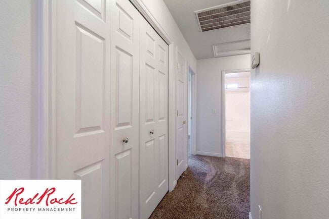 Building Photo - 3 Bed 2 Bath, 2 Car Garage with a Fully Fe...