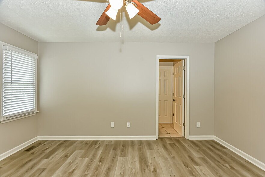 Building Photo - 111 Brookfield Ct