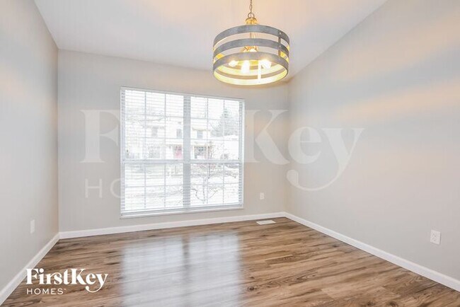 Building Photo - 16609 Green Pines Dr