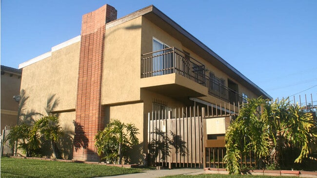 Building Photo - 5631 W Jefferson Blvd