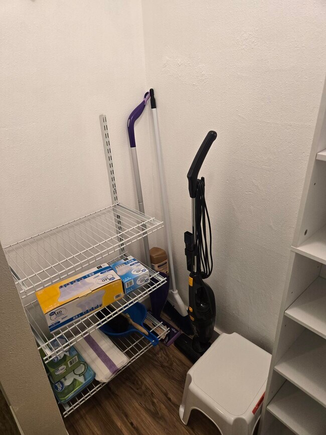 Building Photo - 1213 5th St