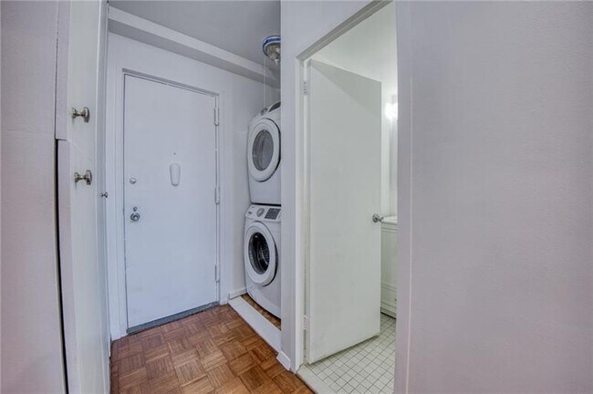 Building Photo - 320 Fort Duquesne Blvd