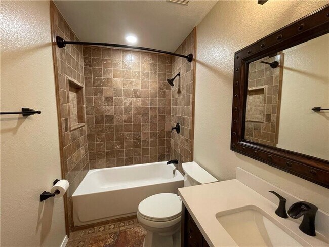 Building Photo - 102 Brentwood Dr