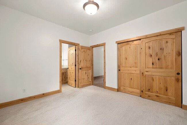 Building Photo - 3 Bed 2 Bath Condo!