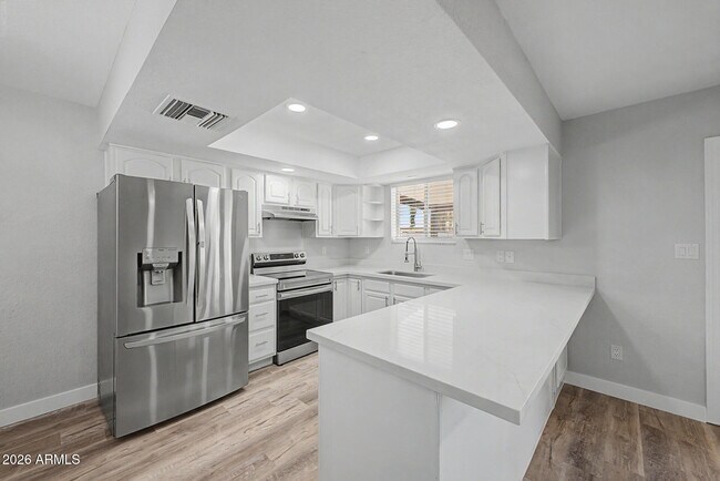 Building Photo - 1432 S Oracle