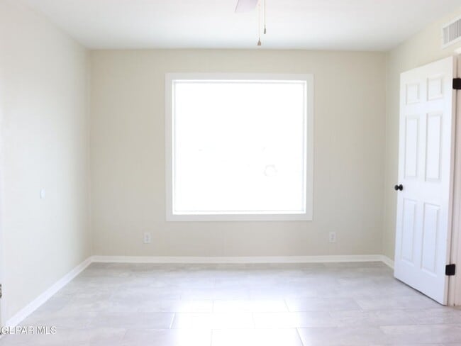 Building Photo - Beautiful 3 bed/2 baths and more for RENT