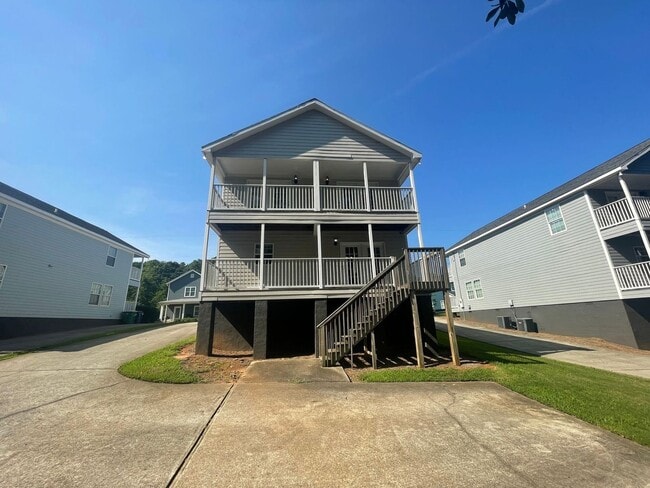 Building Photo - PRE-LEASING FOR AUGUST 2026!